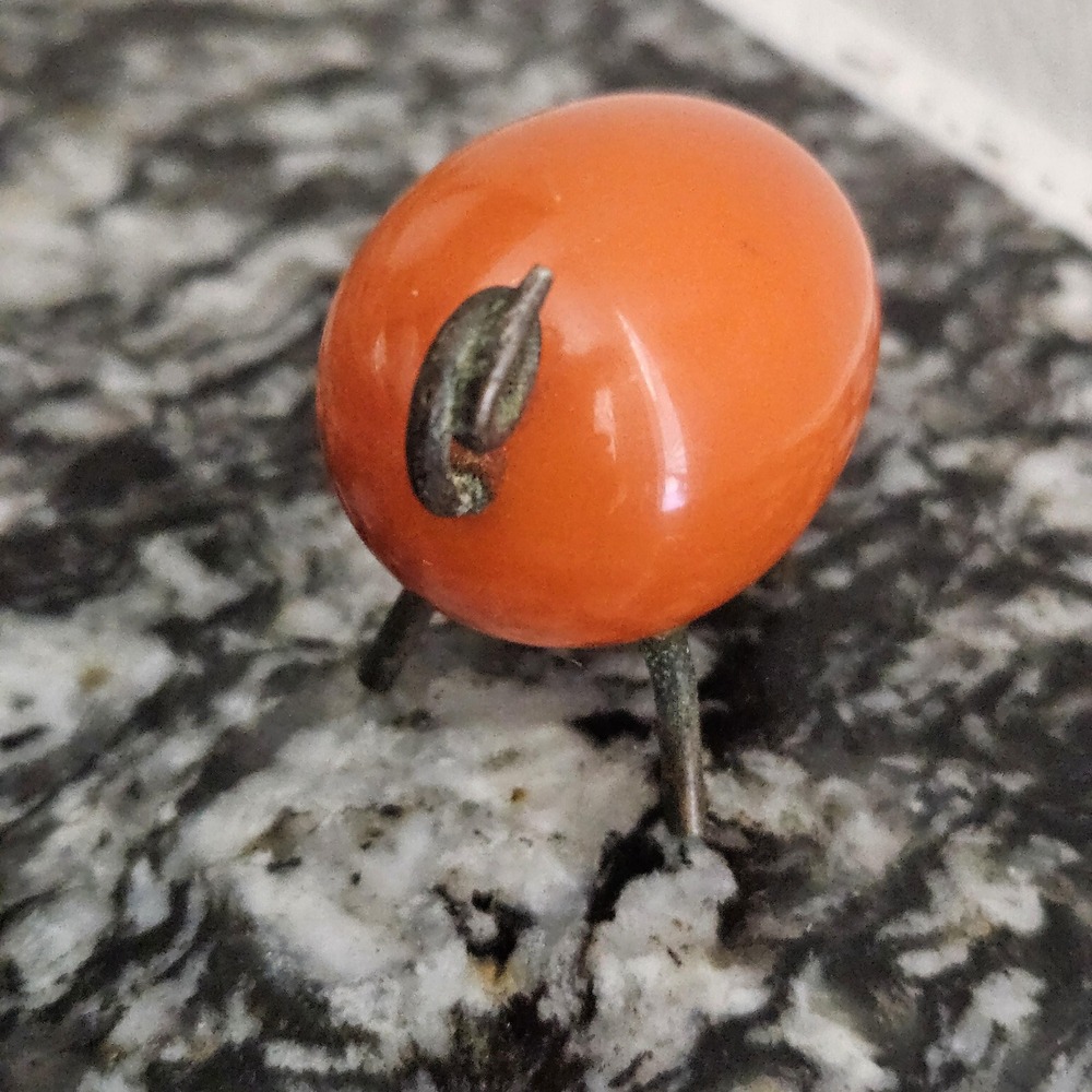 antique orange piggy shaped salt shaker with metal legs and nose/spout - Picture 5 of 8
